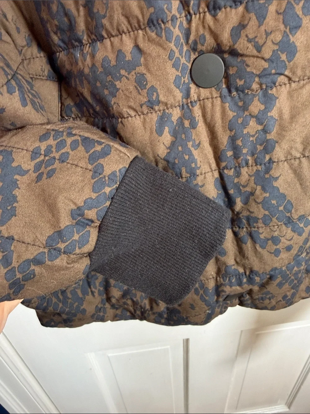 CABI wrap up puffer jacket snakeskin W2406 Sz Small/Medium - Picture 7 of 10